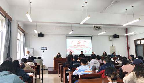 入党积极分子代表禹凤翔同学发言 尚昊 摄 入党积极分子代表禹凤翔同学发言 尚昊 摄